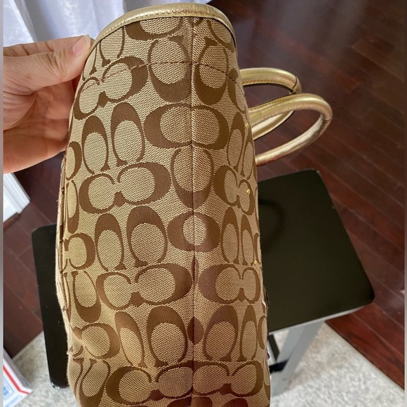 COACH Bleeker tote in signature floral EUC absolutely gorgeous inside and out - Picture 5 of 16